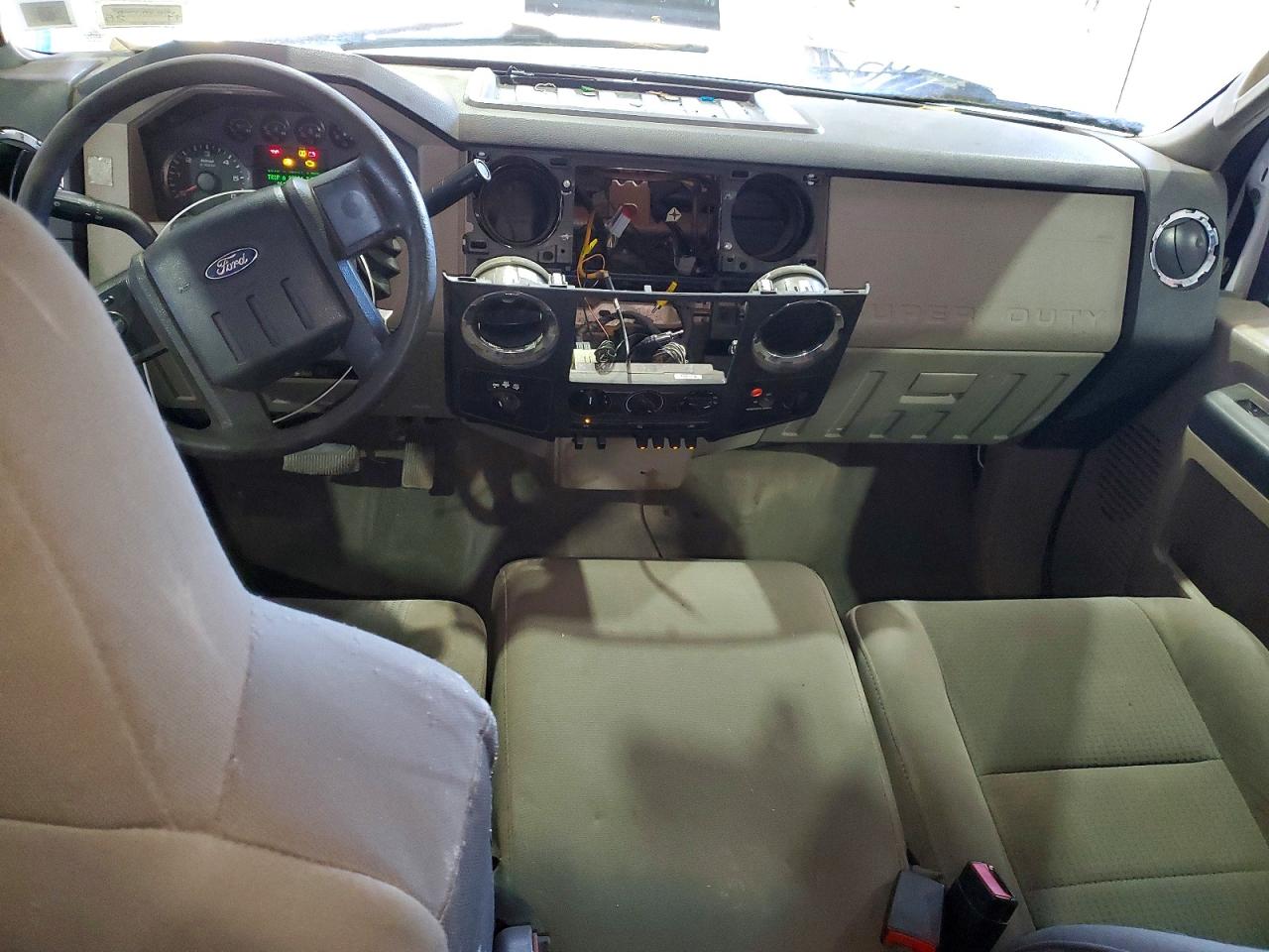 2010 Ford F250 Super Duty White vin: 1FTSX2B56AEB32502