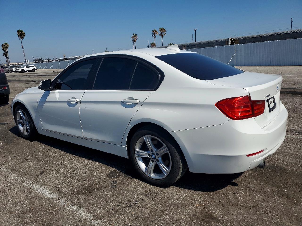 2014 Bmw 320 I Xdrive Белый vin: WBA3C3G55ENS67438