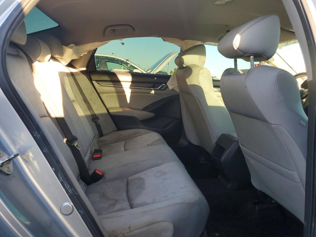 2019 Honda Accord Hybrid Silver vin: 1HGCV3F18KA010953
