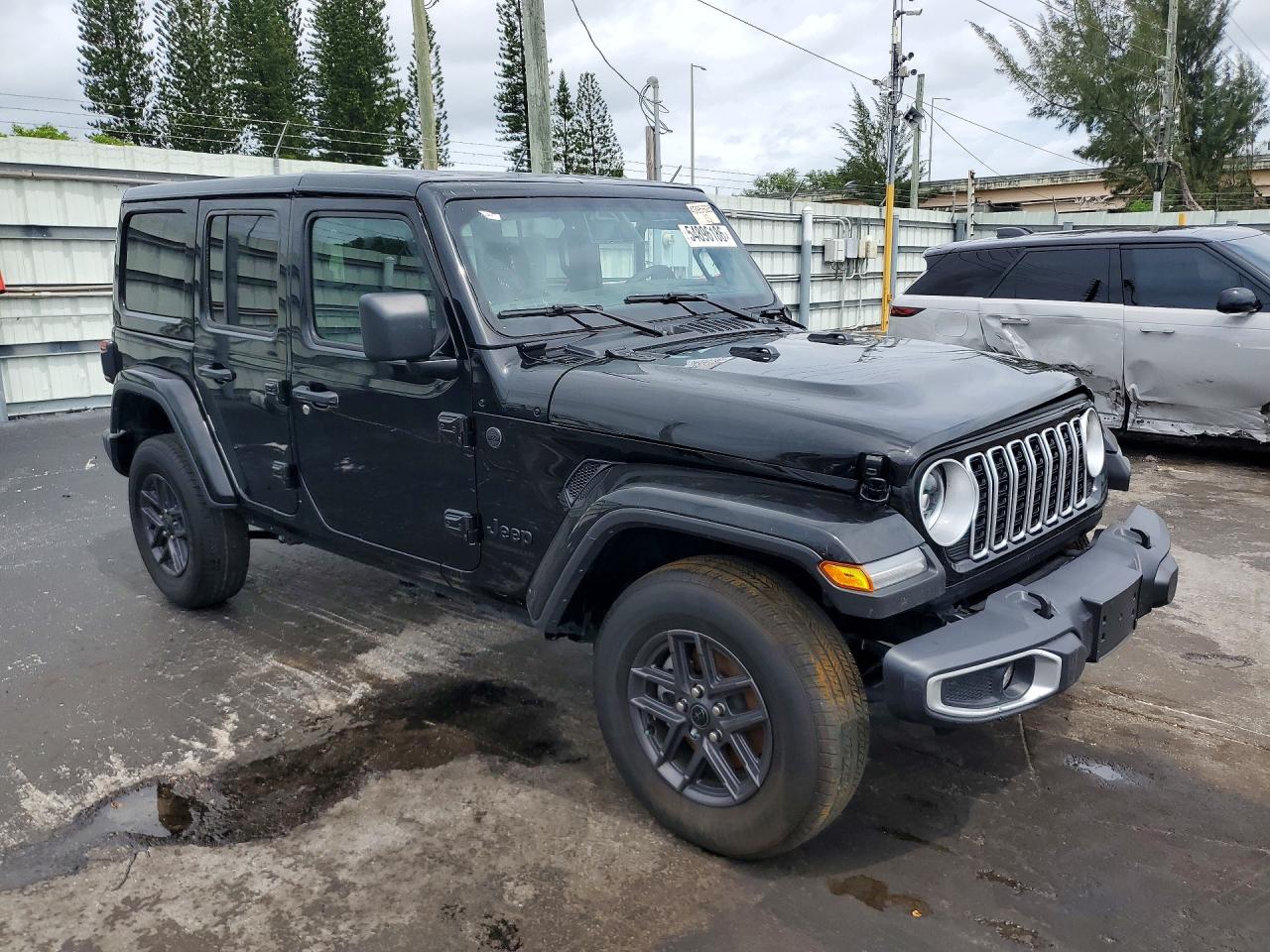 2025 Jeep Wrangler Sahara Черный vin: 1C4PJXEN8SW644242