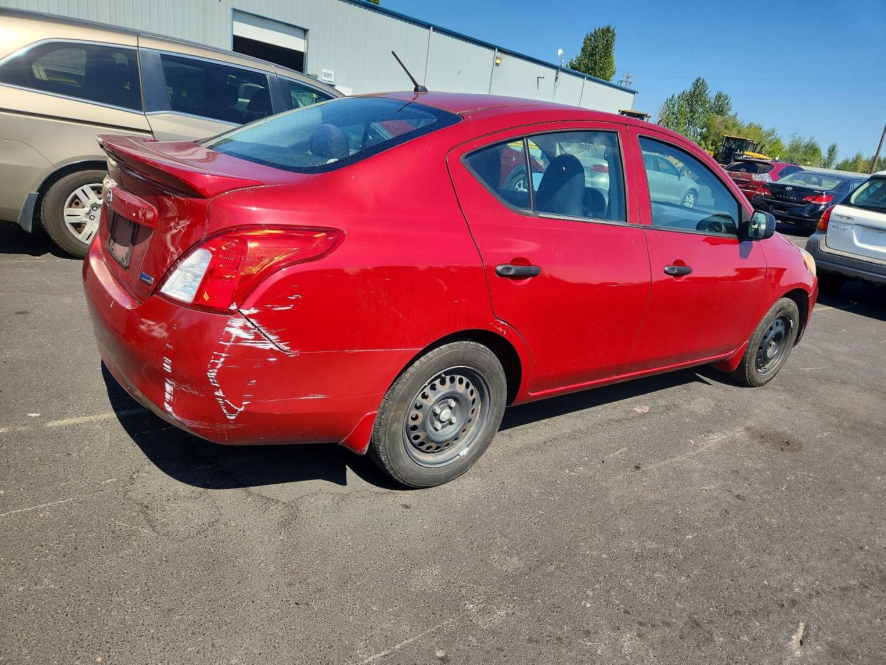 2014 Nissan Versa 1.6 S Красный vin: 3N1CN7AP0EL818893
