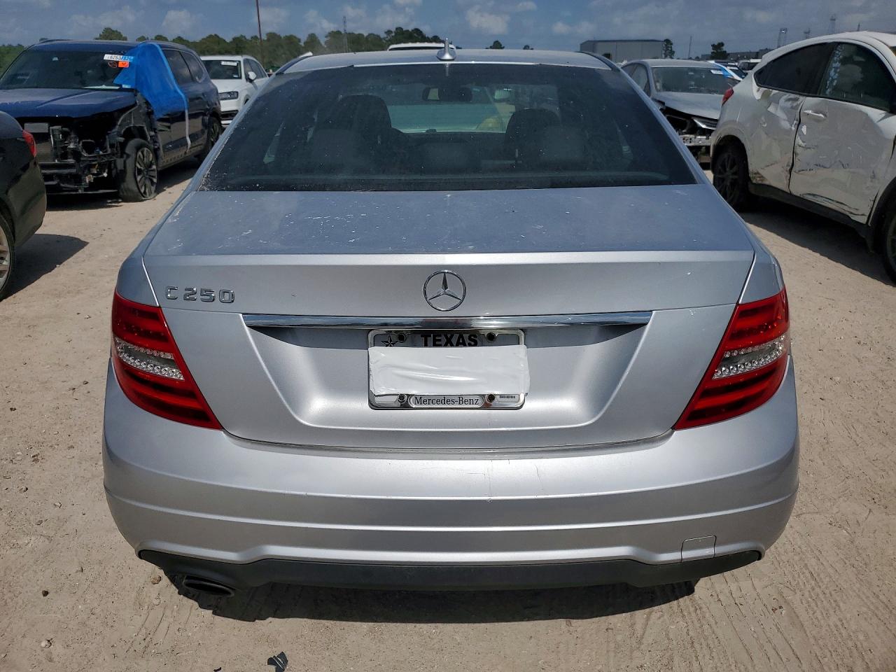 2012 Mercedes-benz C 250 Silver vin: WDDGF4HB7CR214578