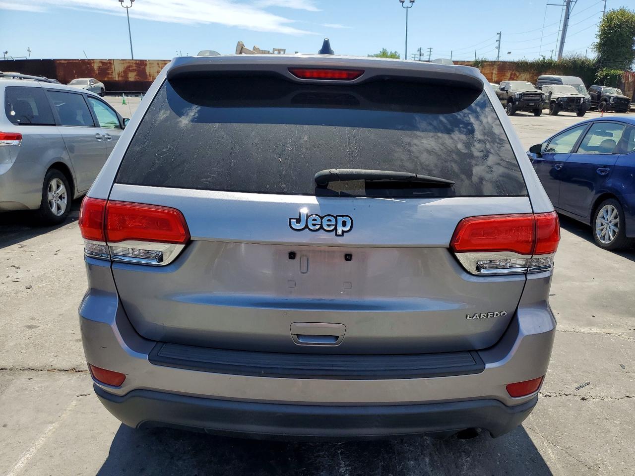 2014 Jeep Grand Cherokee Laredo Silver vin: 1C4RJEAG9EC217243