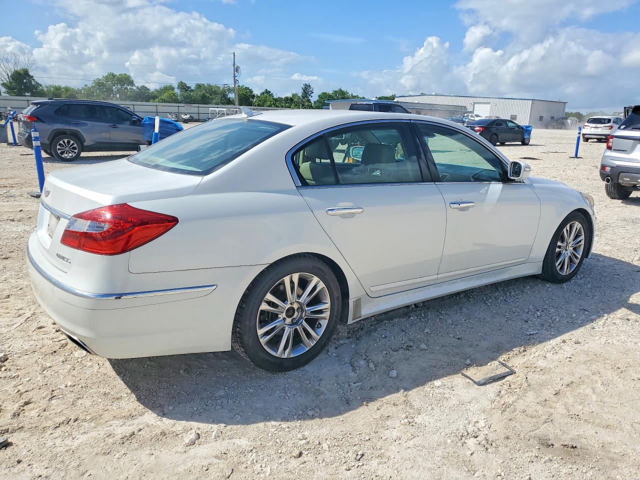 2013 Hyundai Genesis 3.8l White vin: KMHGC4DD3DU229342