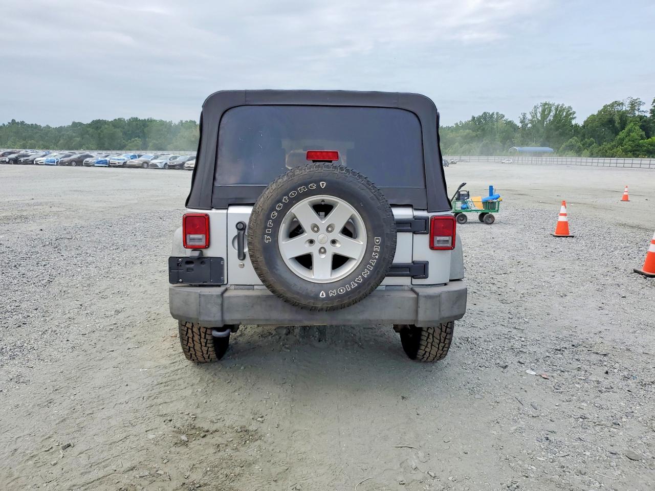 2010 Jeep Wrangler Unlimited Sport Silver vin: 1J4BB3H19AL147851