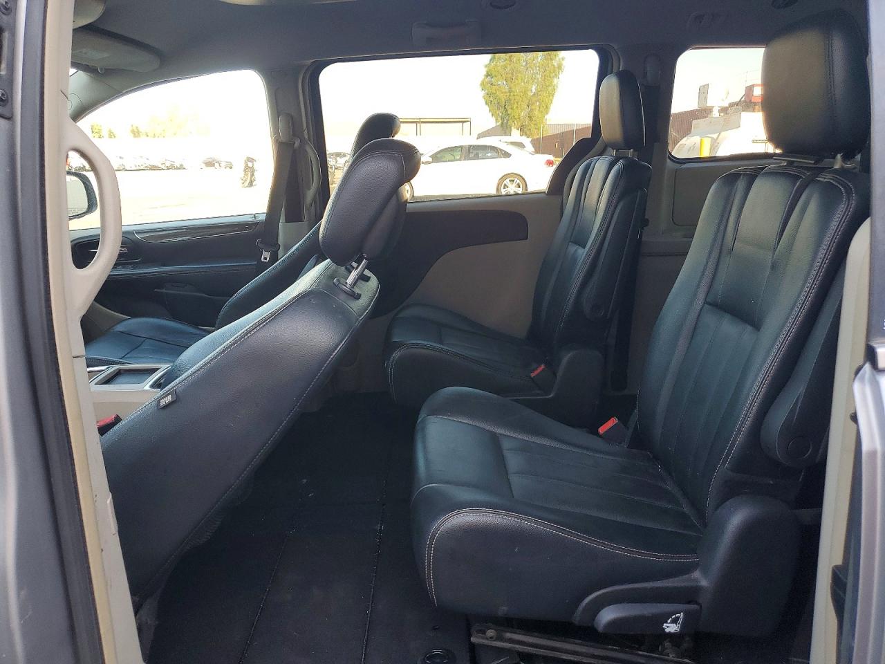 2013 Chrysler Town & Country Touring Silver vin: 2C4RC1BGXDR674277