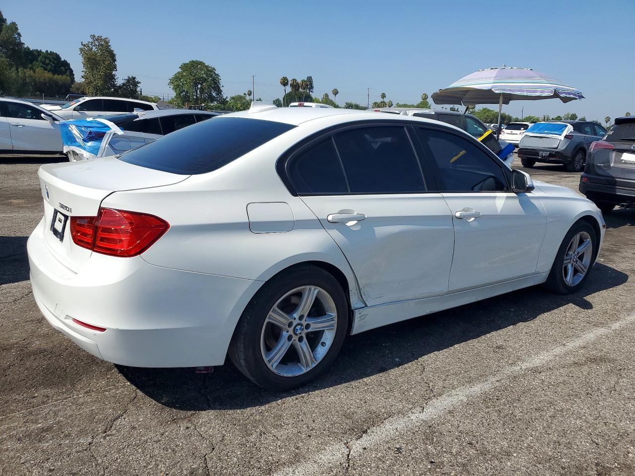 2014 Bmw 320 I Xdrive Белый vin: WBA3C3G55ENS67438