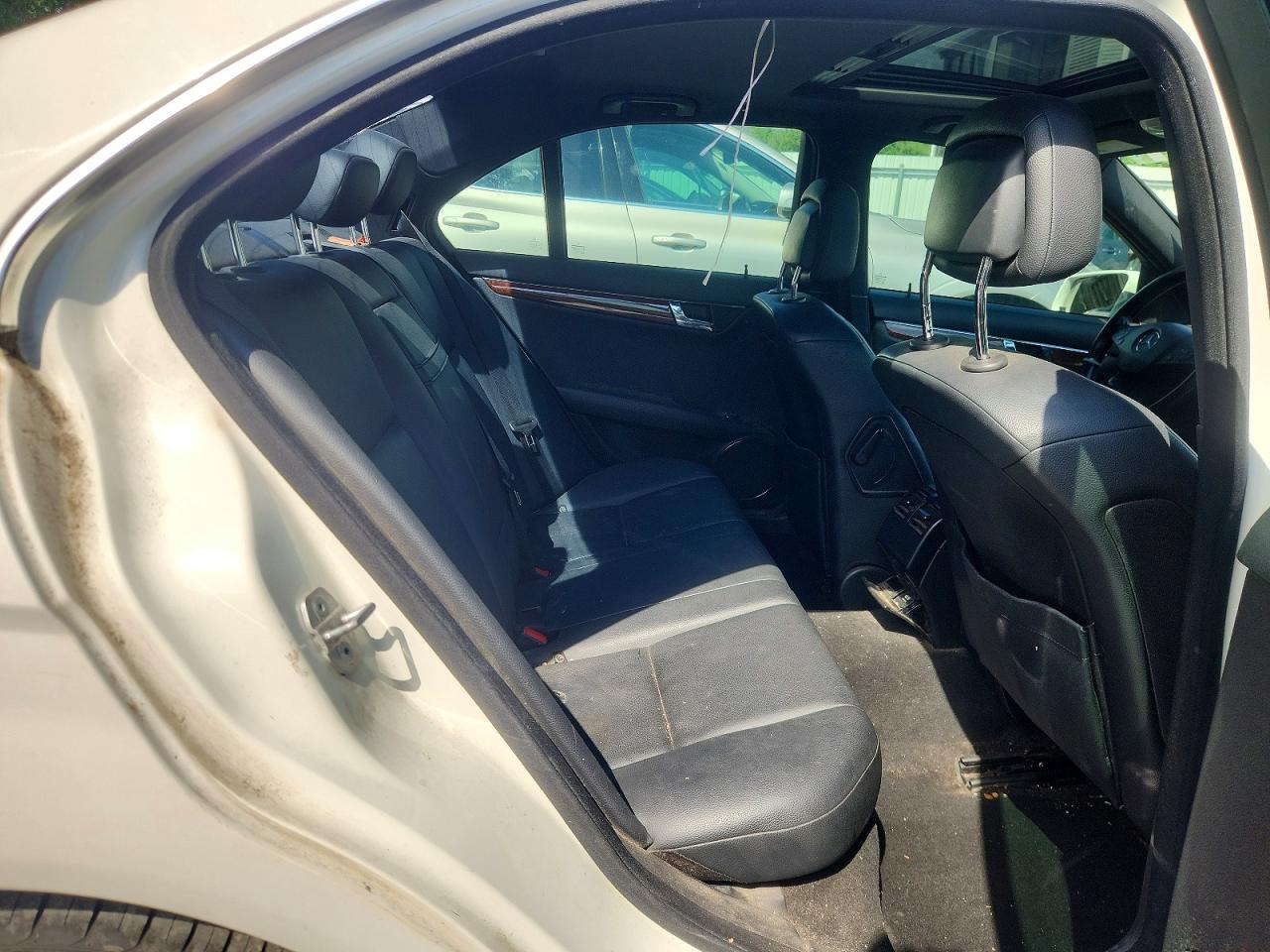 2011 Mercedes-benz C 300 4matic White vin: WDDGF8BB9BR148467