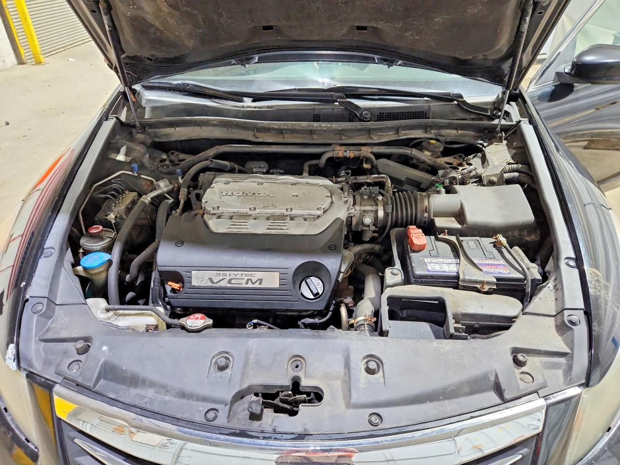 2011 Hond Accord Black vin: 1HGCP3F89BA002612