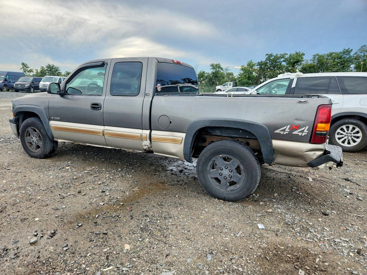 2001 Chevrolet Silverado K1500 Серебряный vin: 1GCEK19V31E315142