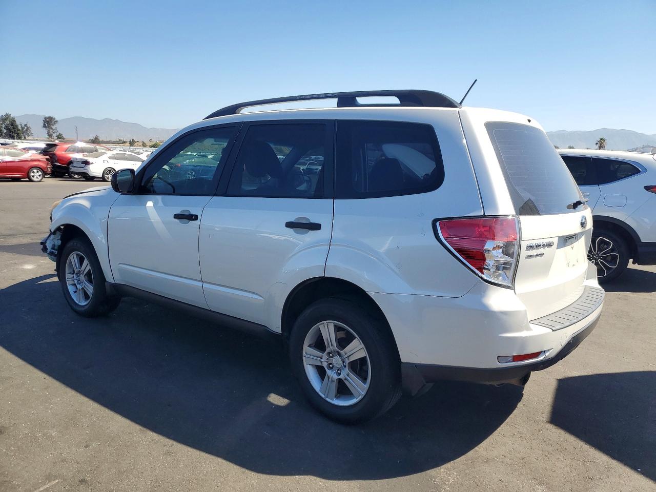 2013 Subaru Forester 2.5x White vin: JF2SHABC1DH432944