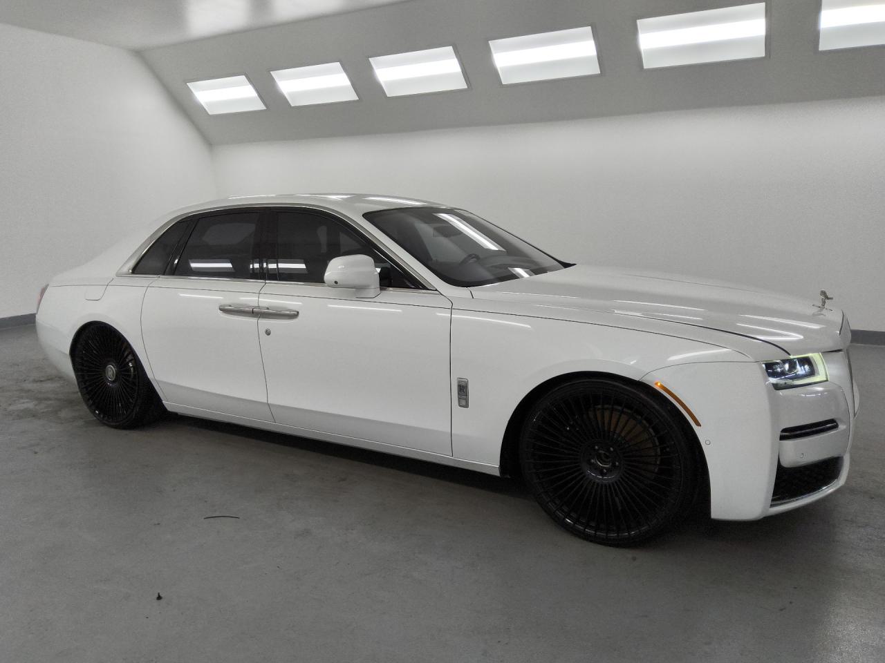 2021 Rolls-royce Ghost White vin: SCATV0C06MU204382 Damage: Right Front Rail, Bent, 1/2 To 1 Inch