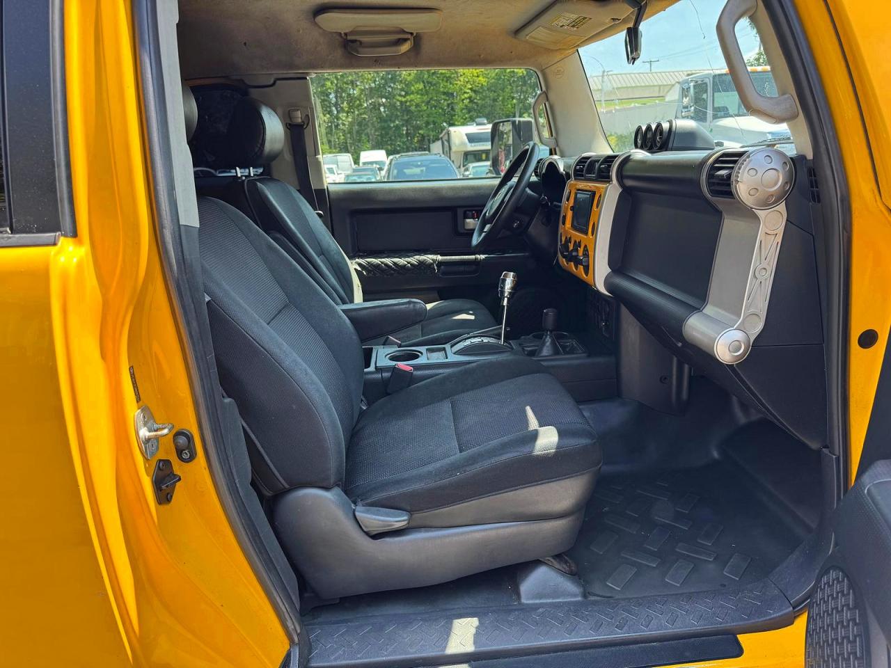 2008 Toyota Fj Cruiser Base Yellow vin: JTEBU11F08K007516