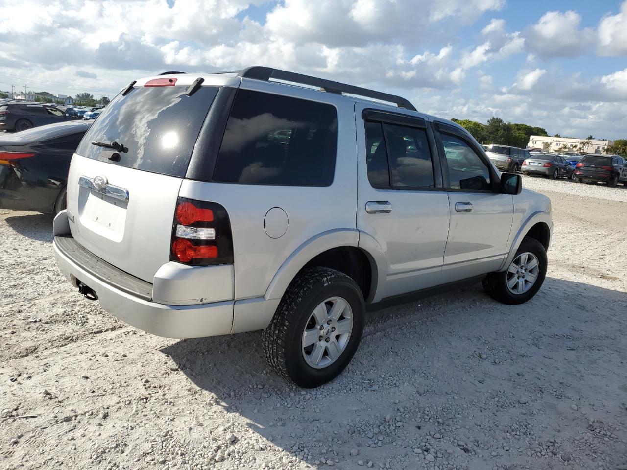 2010 Ford Explorer Xlt Silver vin: 1FMEU6DE6AUB07868
