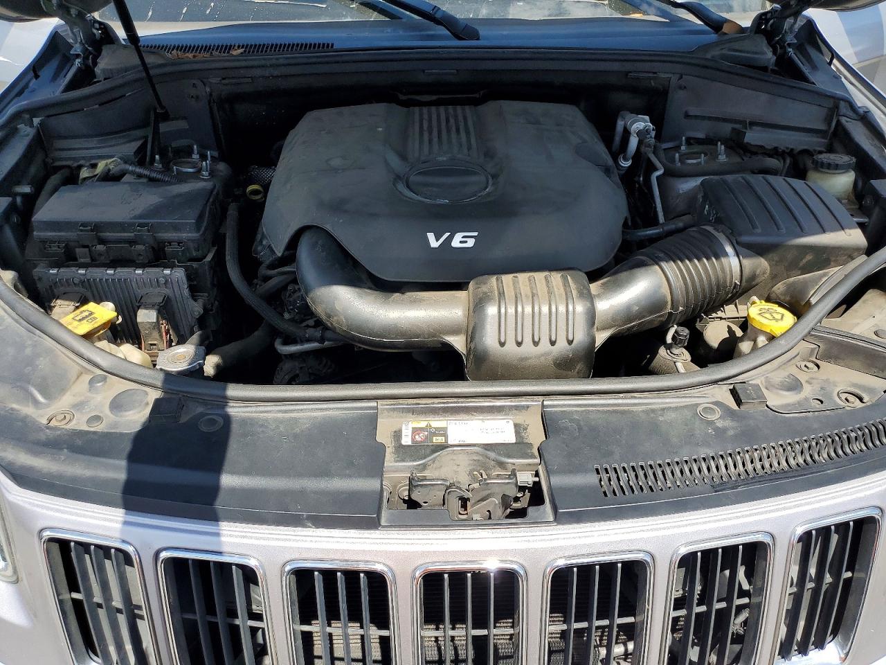 2014 Jeep Grand Cherokee Laredo Silver vin: 1C4RJEAG9EC217243