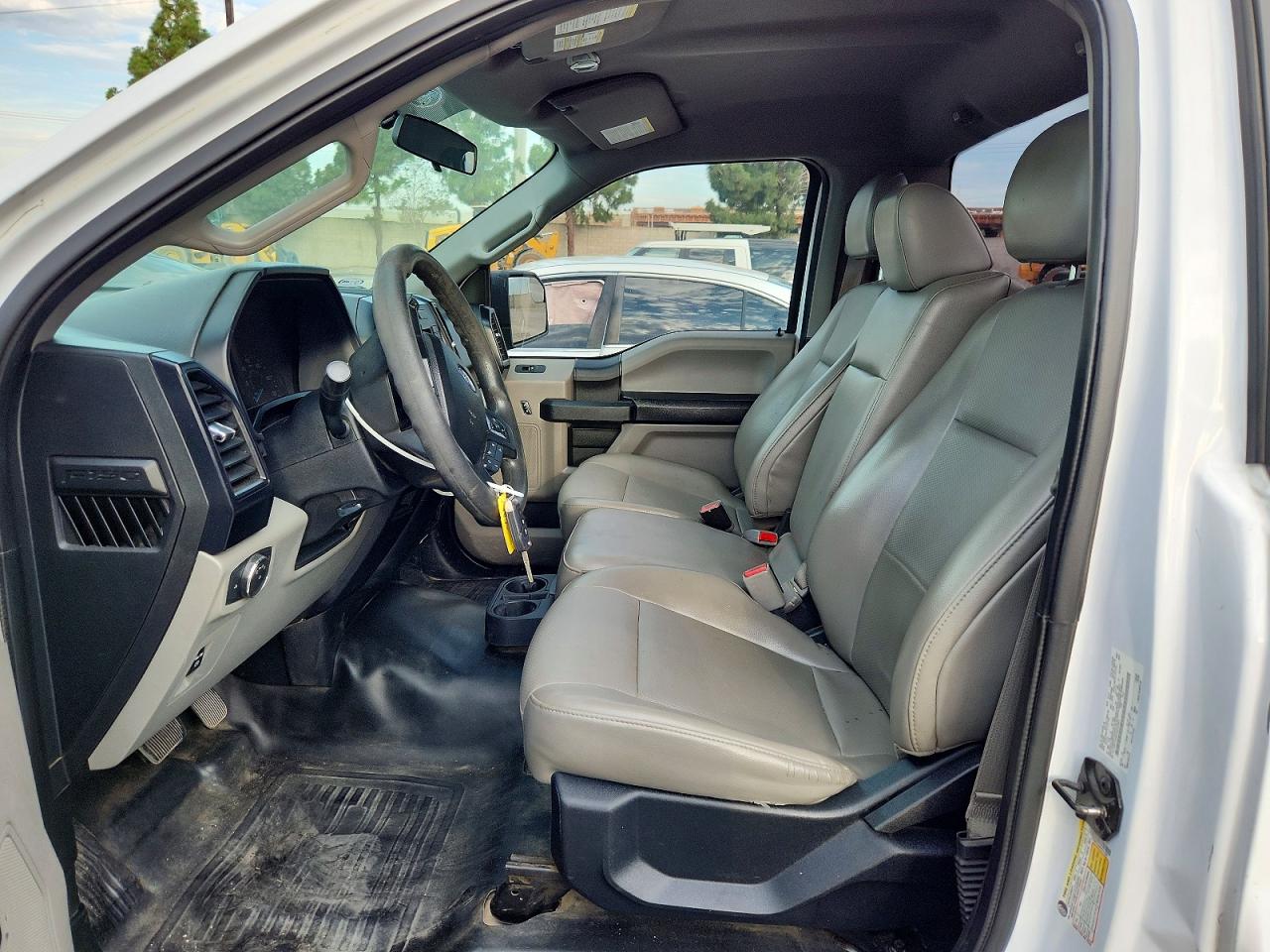 2015 Ford F150 White vin: 1FTMF1C88FKE52461