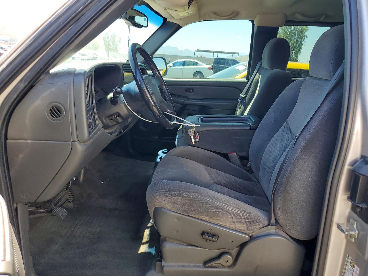2005 Chevrolet Silverado C1500 Two Tone vin: 2GCEC19V051255454