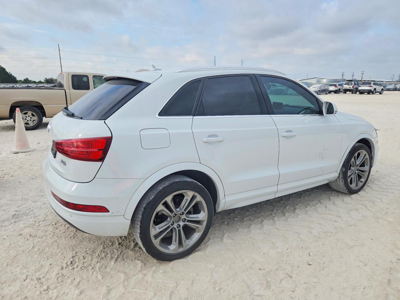 2017 Audi Q3 Premium Plus Белый vin: WA1HCCFS5HR000243