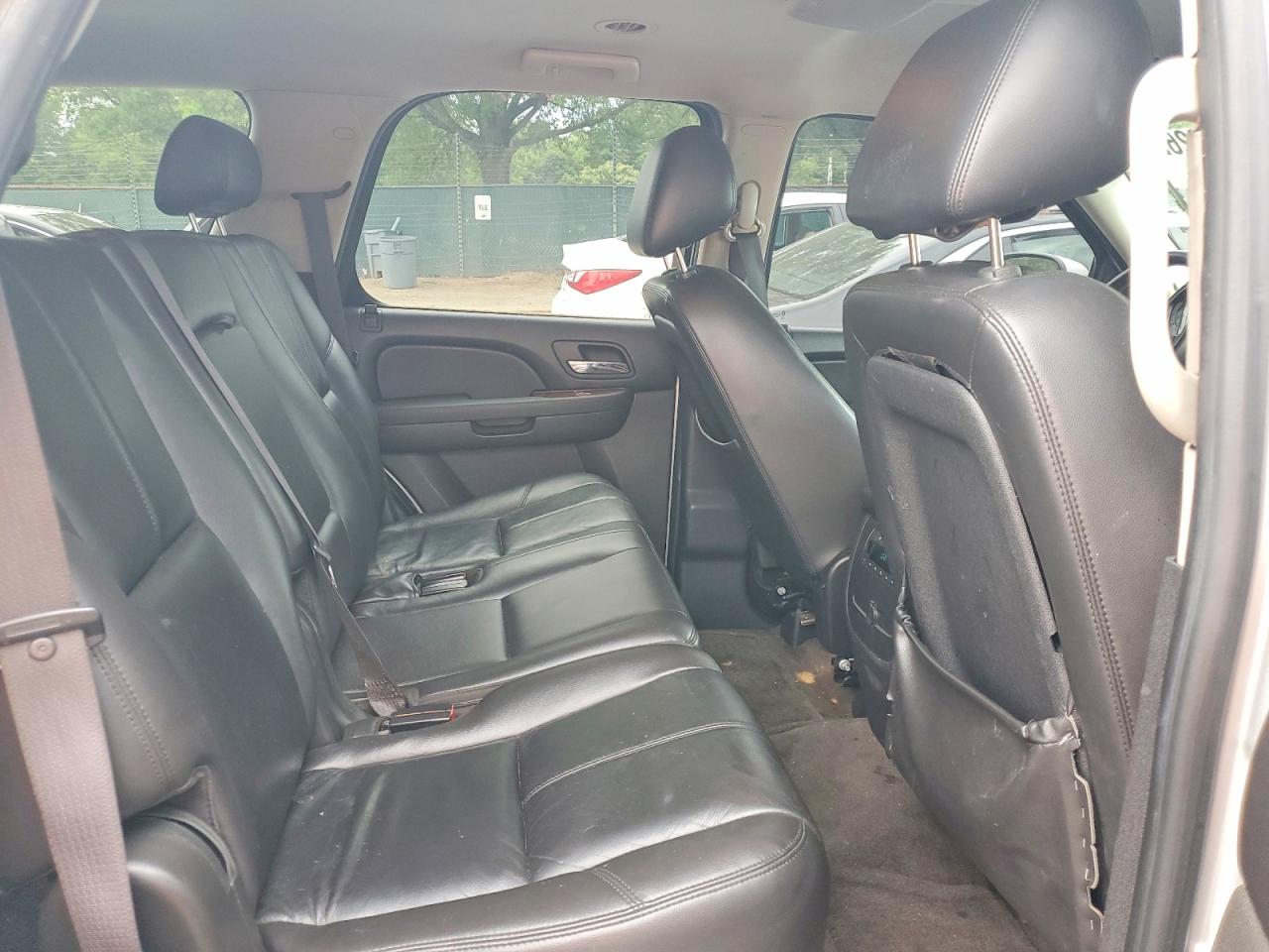 2010 Chevrolet Tahoe K1500 Lt Серебряный vin: 1GNUKBE05AR127167