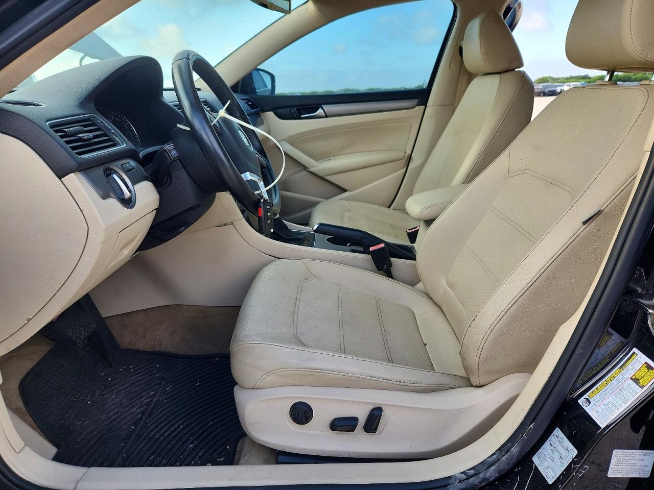 2014 Volkswagen Passat Se Black vin: 1VWBS7A36EC066107