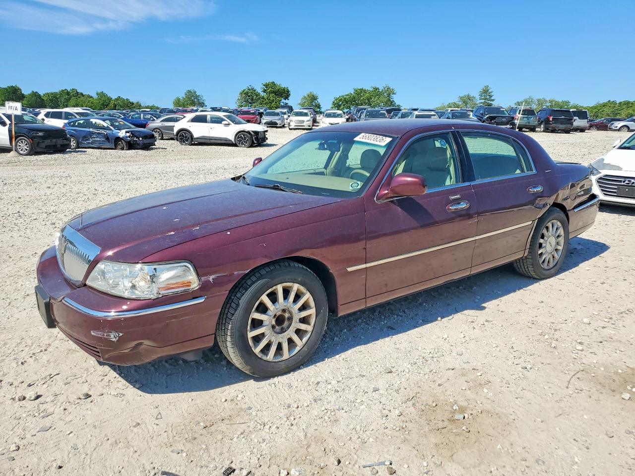 2007 Lincoln Town Car Signature Burgundy vin: 1LNHM81W07Y621139