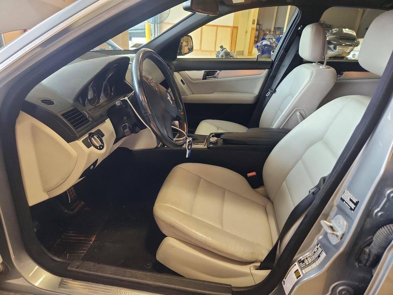 2009 Mercedes-benz C 300 4matic Gray vin: WDDGF81X39F235810