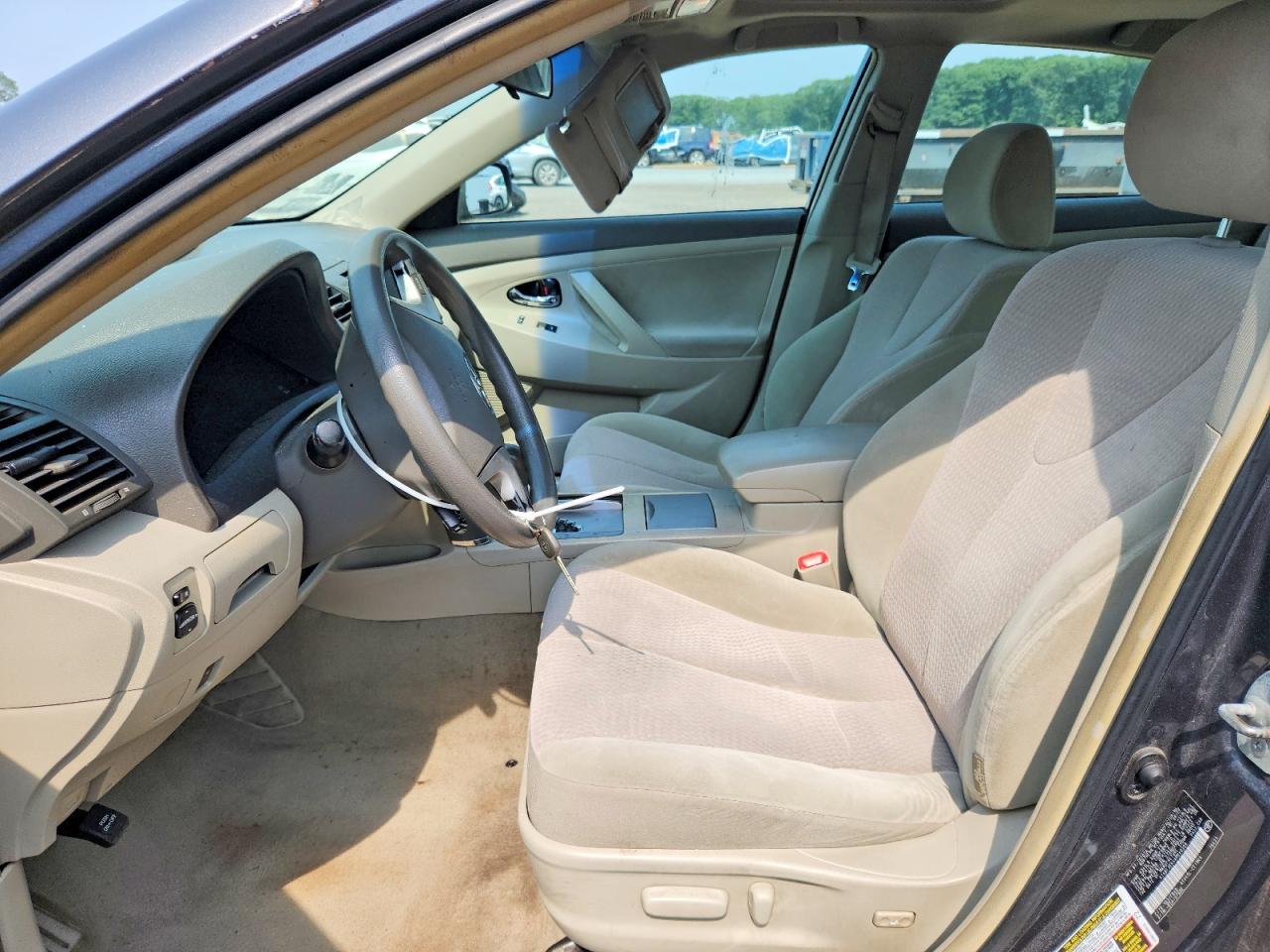 2010 Toyota Camry Le Gray vin: 4T4BF3EK4AR040399