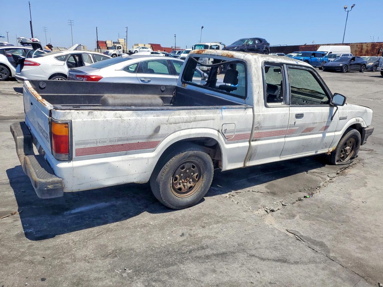 1991 Mazda B2600 Cab Plus White vin: JM2UF3146M0156368