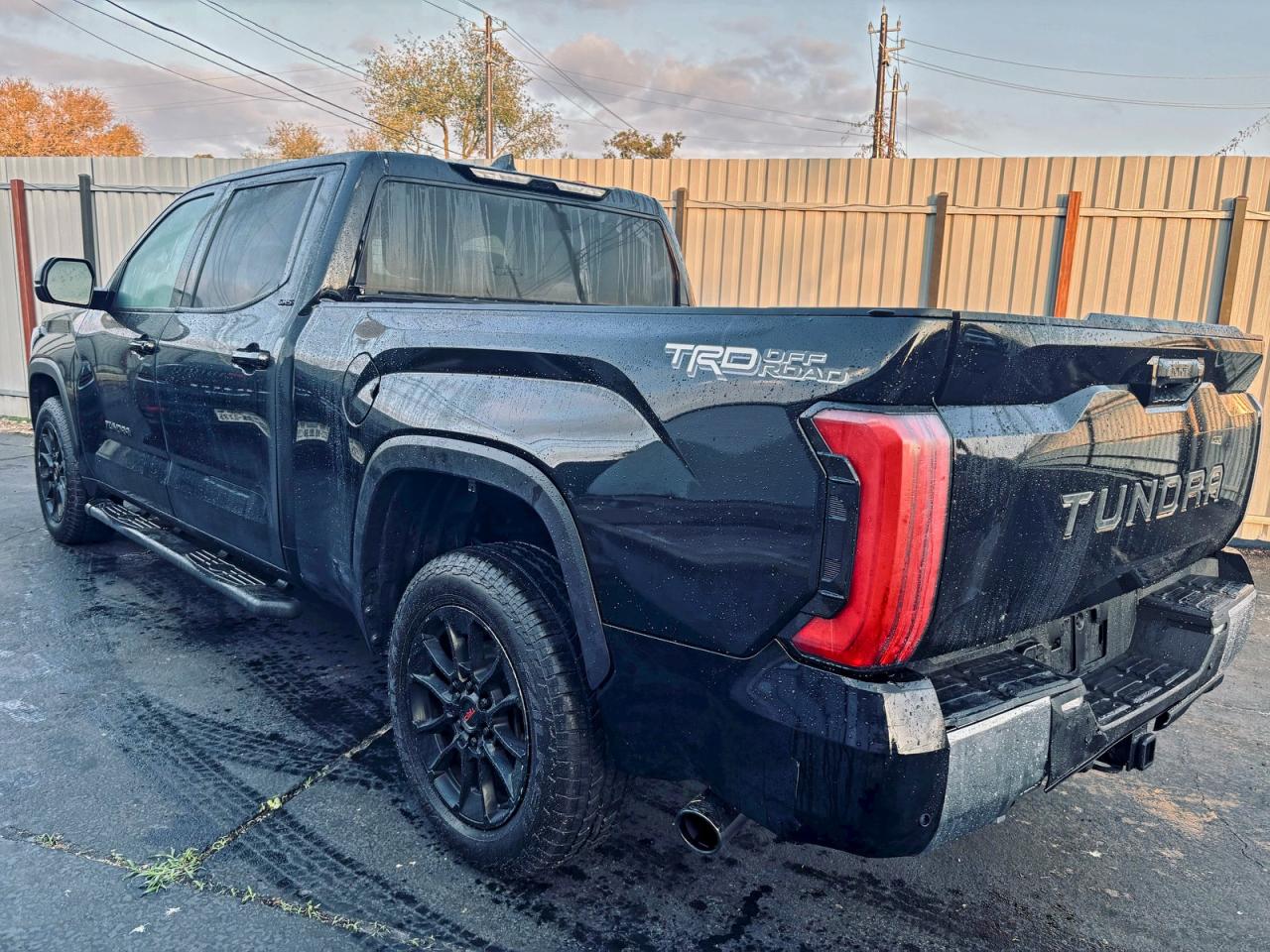 2024 Toyota Tundra Crewmax Sr5 Черный vin: 5TFLA5BC2RX003453