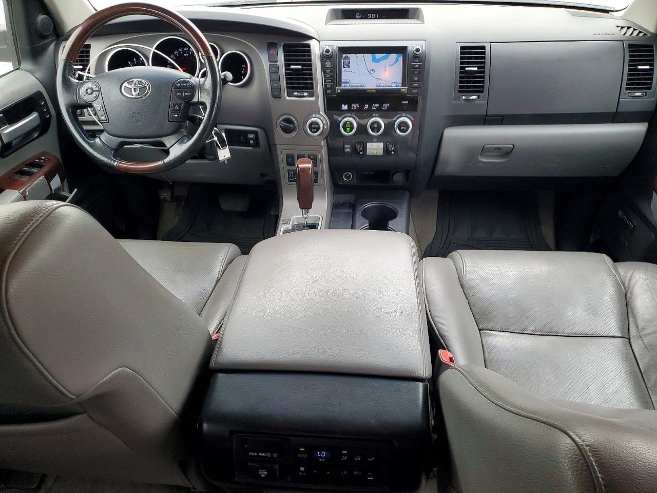 2011 Toyota Sequoia Platinum Silver vin: 5TDDY5G18BS049968