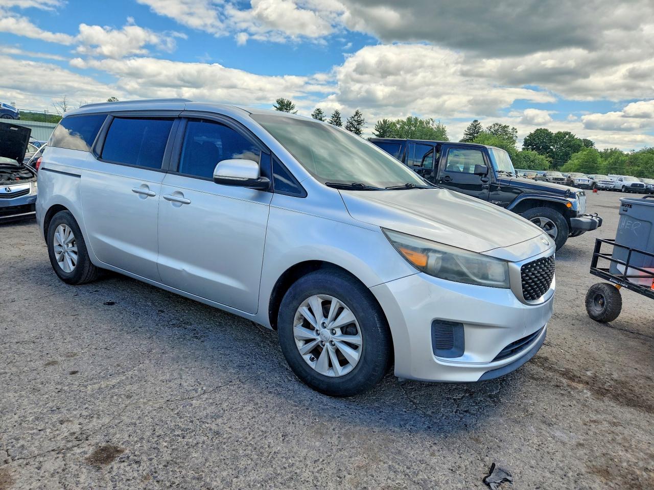2015 Kia Sedona Lx Silver vin: KNDMB5C11F6020650