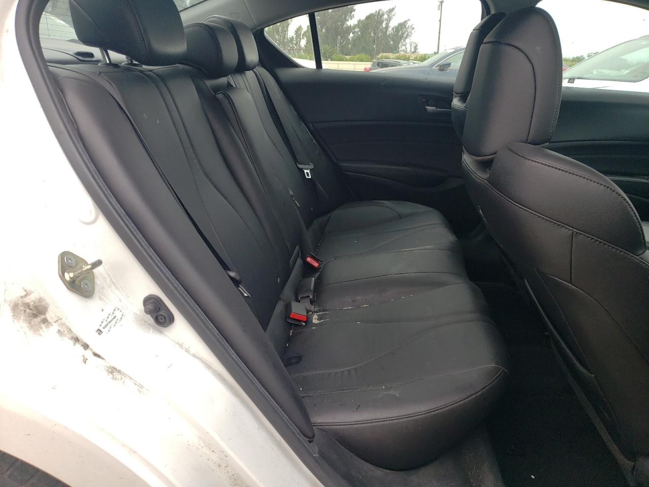 2019 Acura Ilx    White vin: 19UDE2F33KA014585