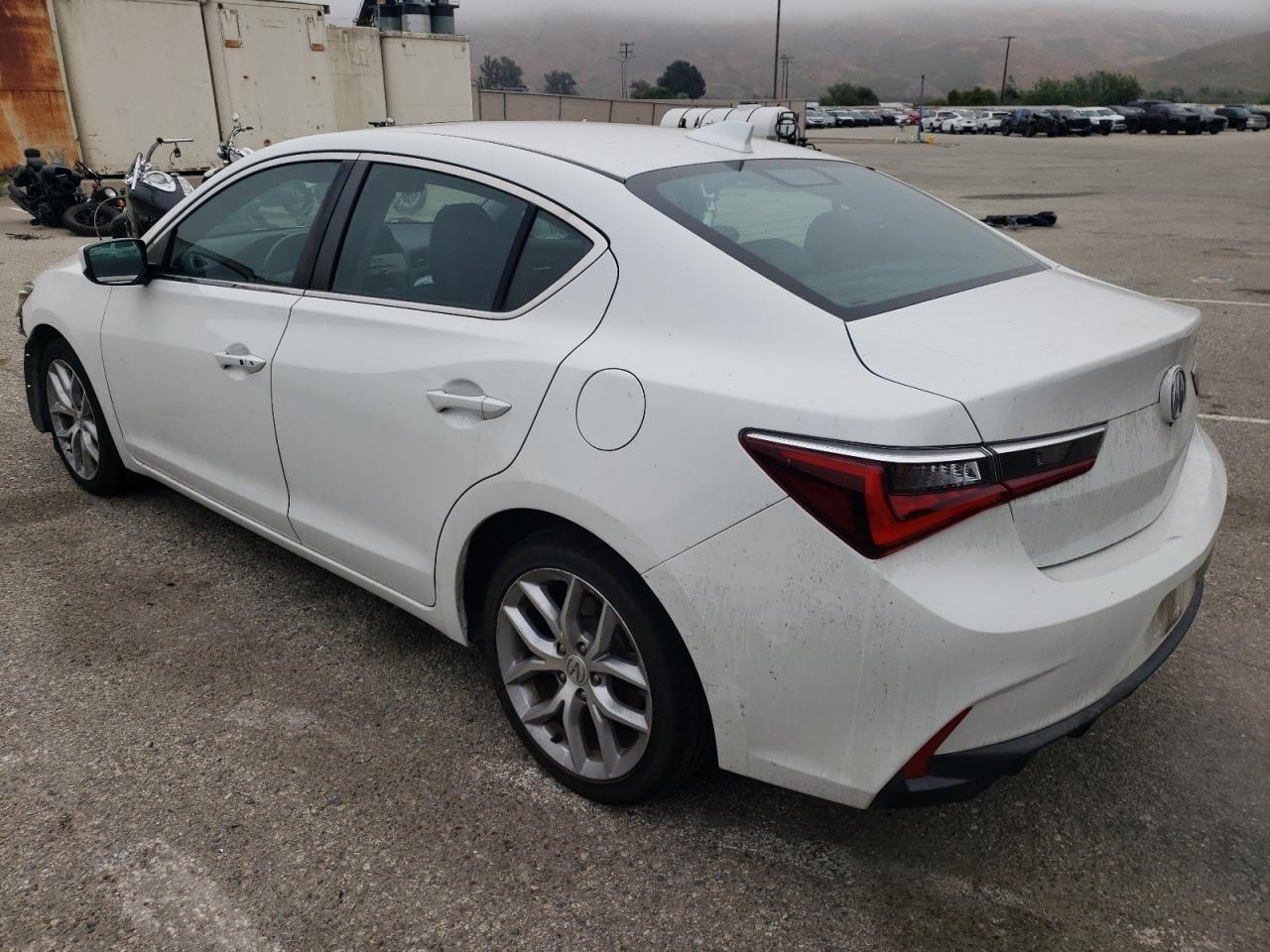 2019 Acura Ilx    White vin: 19UDE2F33KA014585