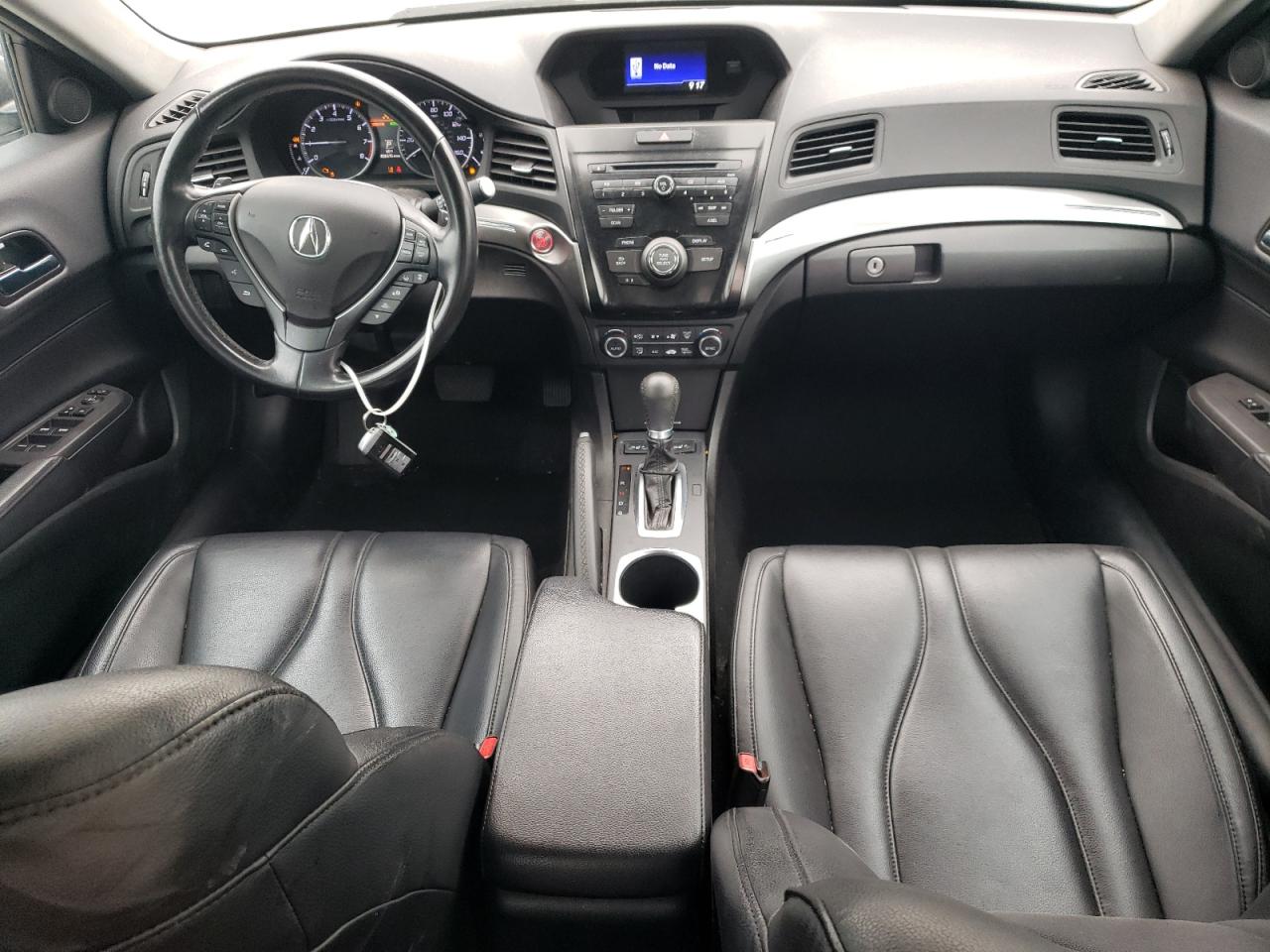 2019 Acura Ilx    White vin: 19UDE2F33KA014585