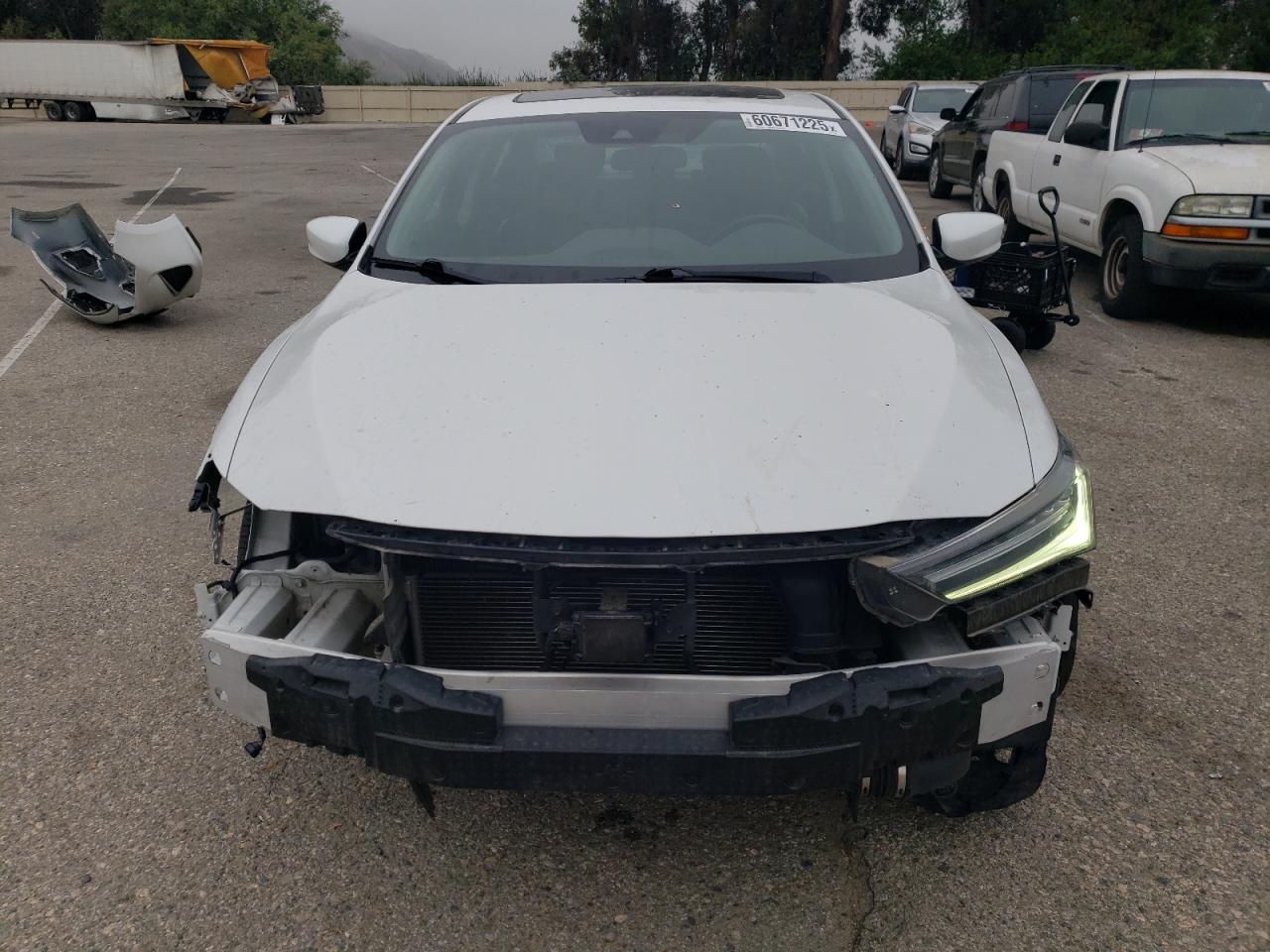 2019 Acura Ilx    White vin: 19UDE2F33KA014585