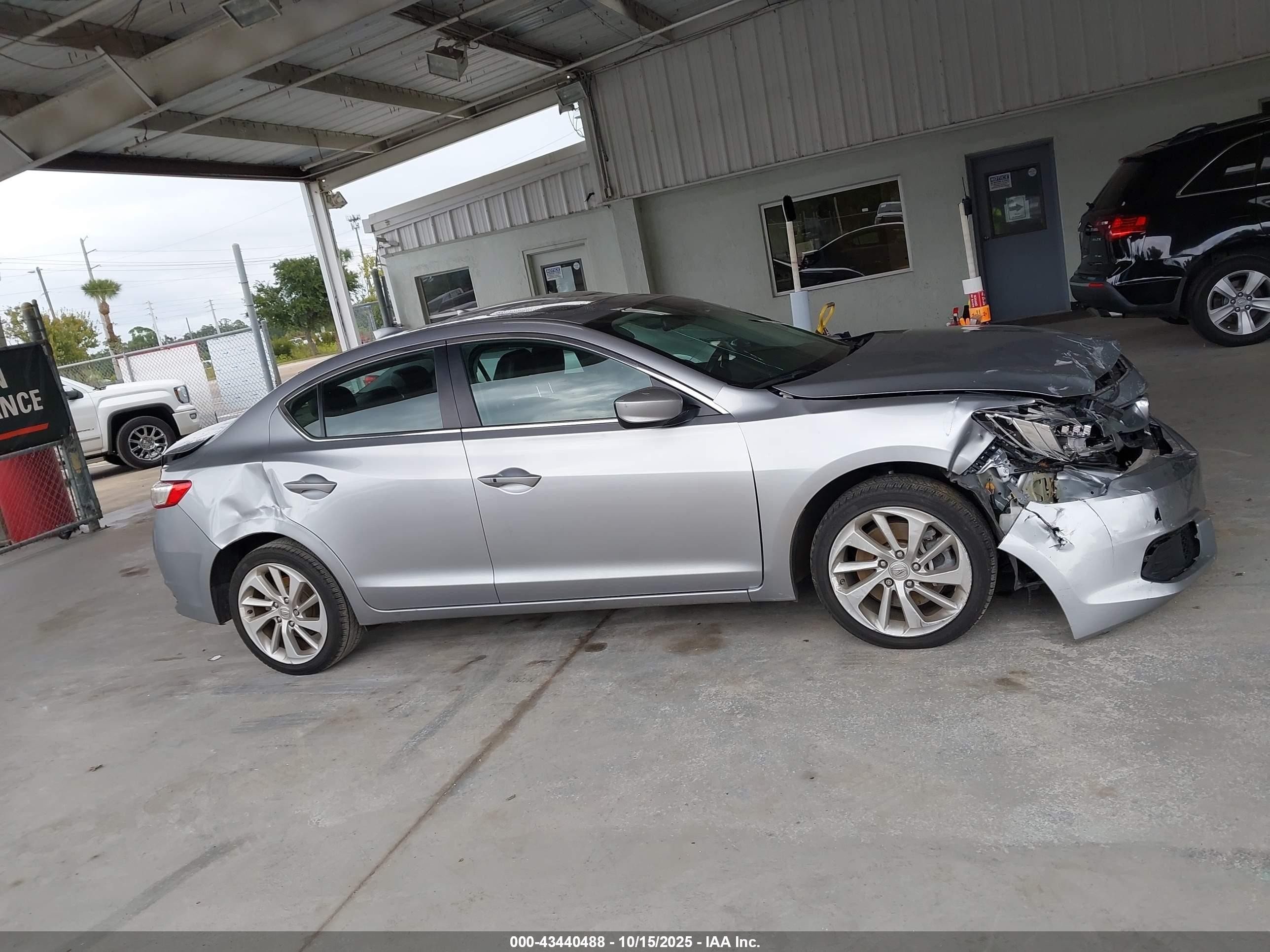 2018 Acura Ilx Acurawatch Plus Package Серебряный vin: 19UDE2F37JA007637