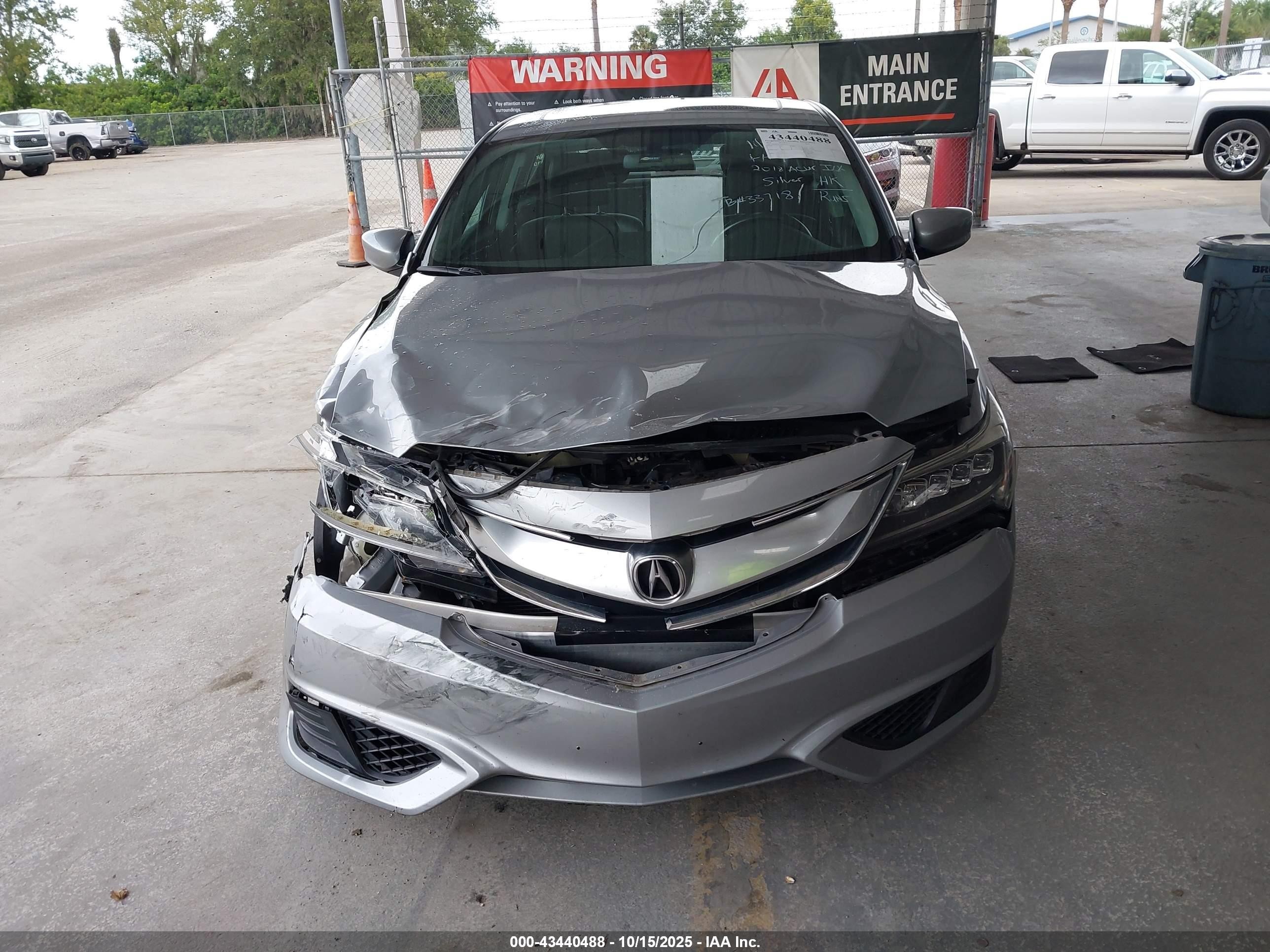 2018 Acura Ilx Acurawatch Plus Package Серебряный vin: 19UDE2F37JA007637