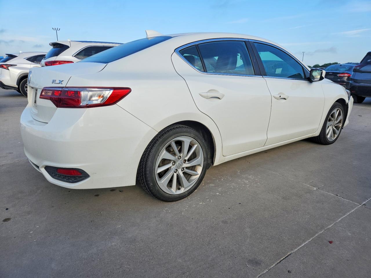 2018 Acura Ilx Premium/technology White vin: 19UDE2F76JA007714