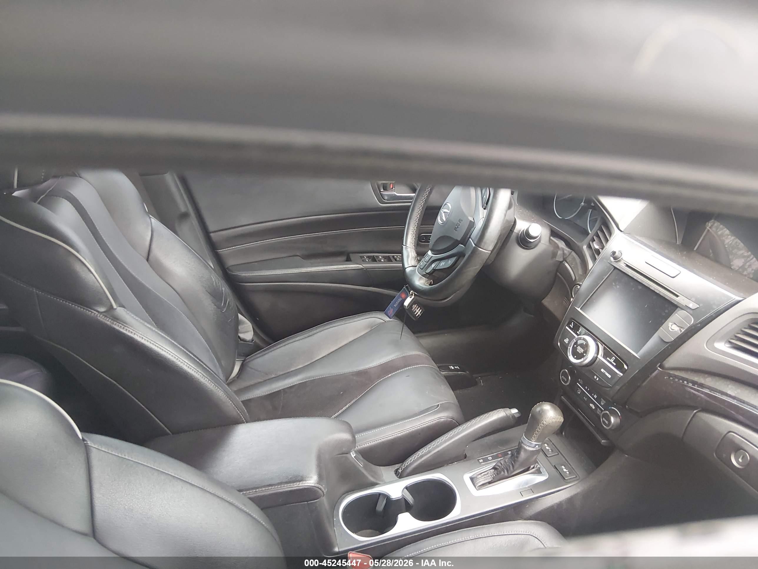2019 Acura Ilx Premium   A-spec Packages/technology   A-spec Packages White vin: 19UDE2F80KA003023