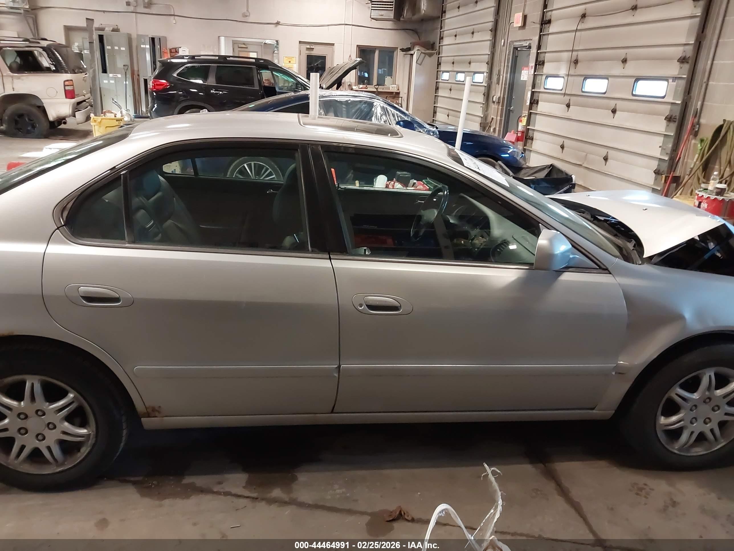 1999 Acura Tl 3.2 Silver vin: 19UUA5643XA044280