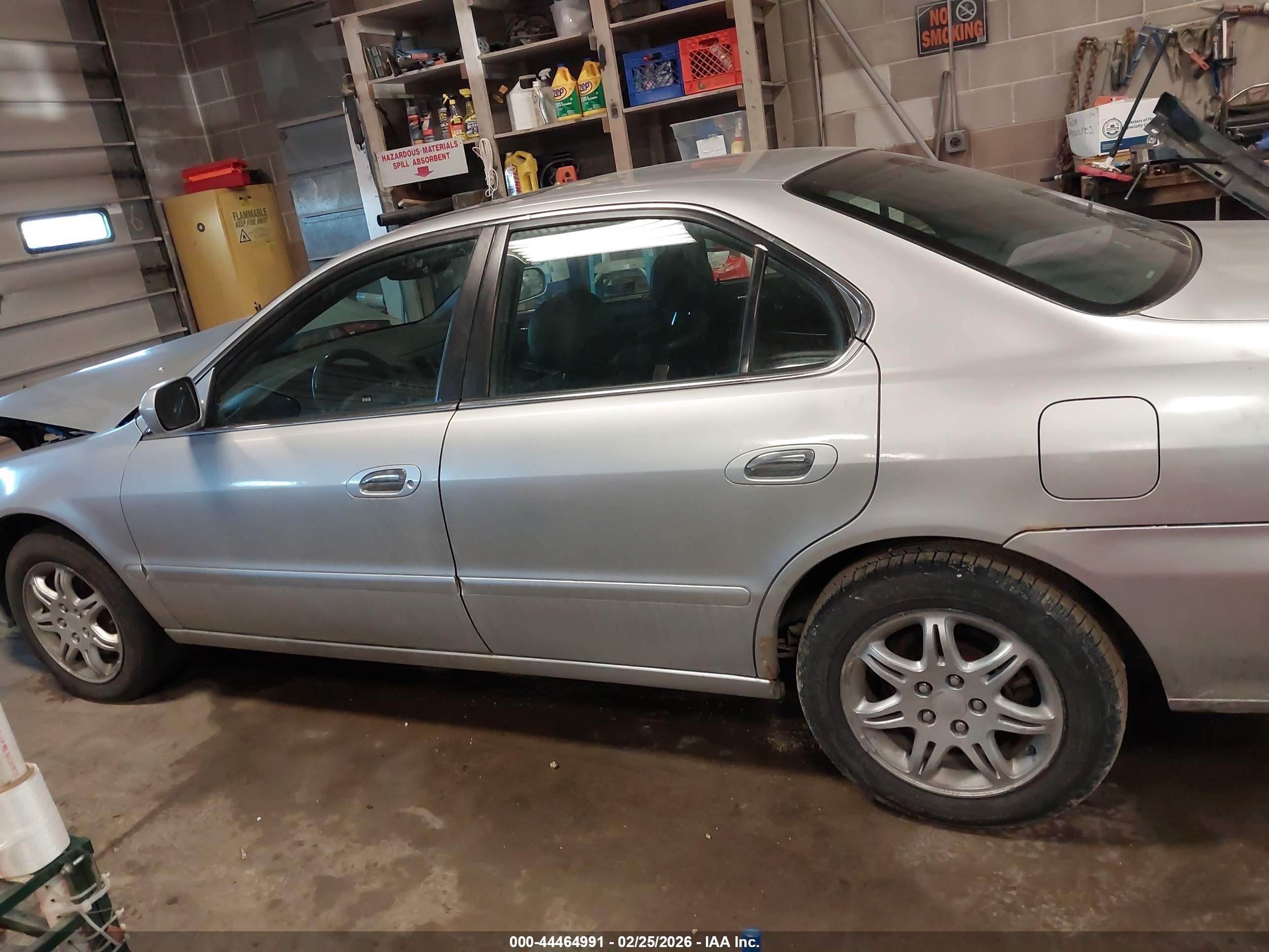 1999 Acura Tl 3.2 Silver vin: 19UUA5643XA044280