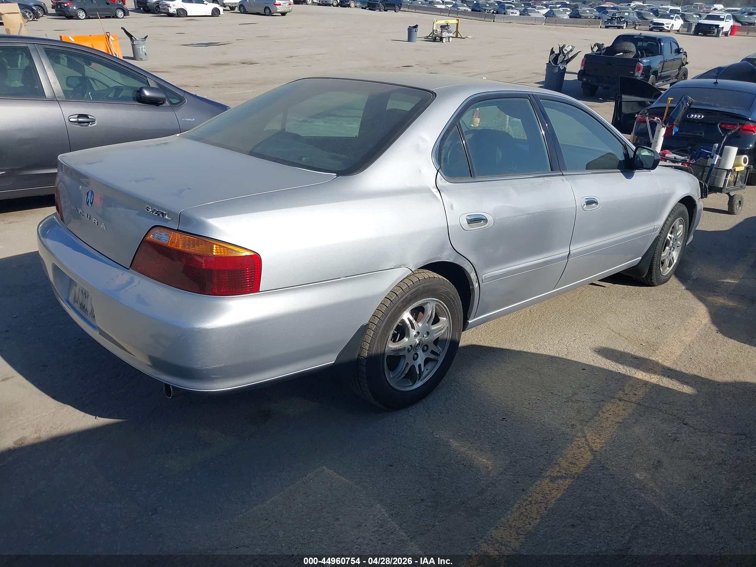 2000 Acura Tl 3.2 Silver vin: 19UUA5660YA022336