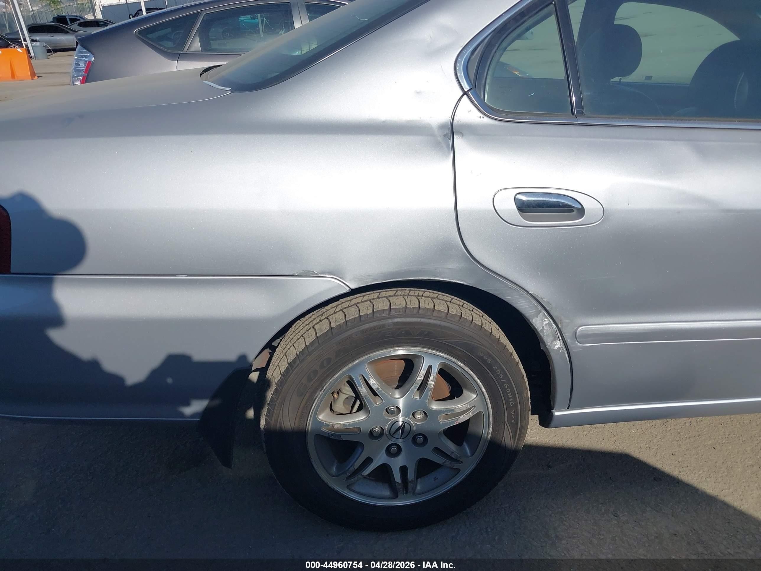 2000 Acura Tl 3.2 Silver vin: 19UUA5660YA022336