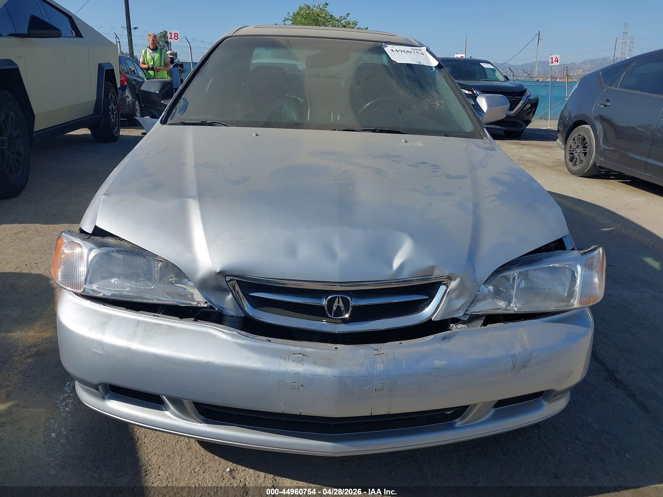 2000 Acura Tl 3.2 Silver vin: 19UUA5660YA022336