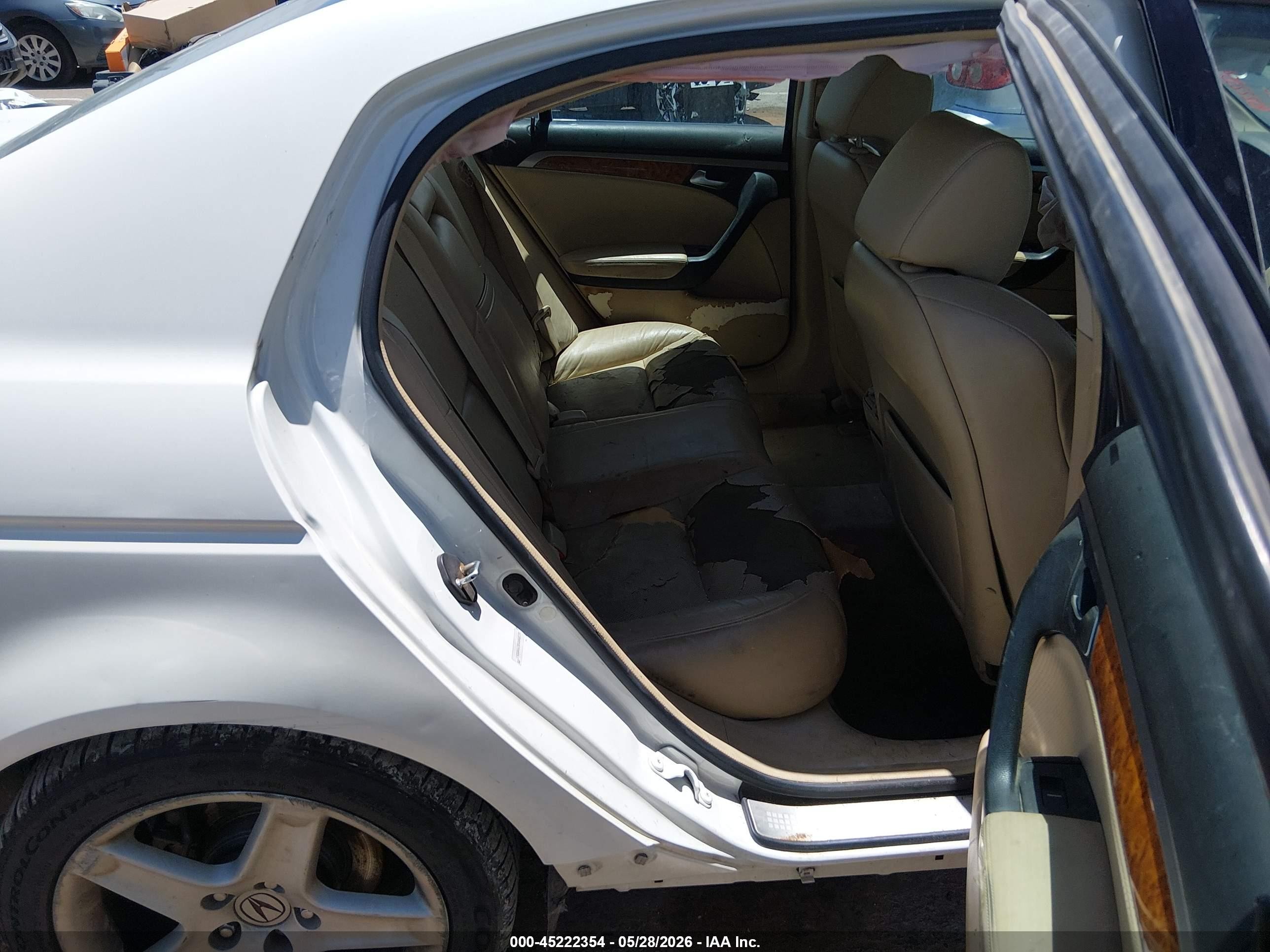 2005 Acura Tl   White vin: 19UUA66205A040379