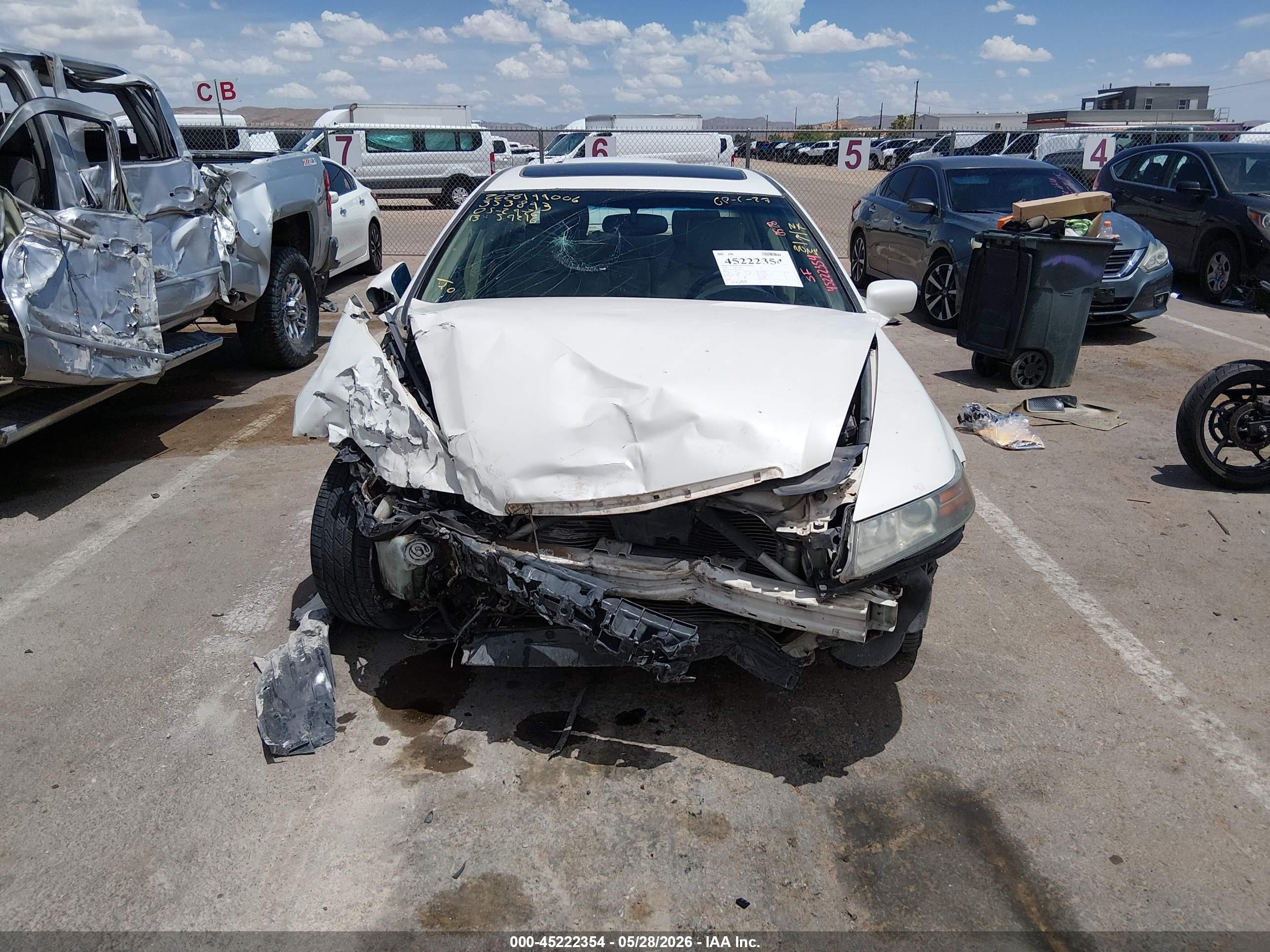 2005 Acura Tl   White vin: 19UUA66205A040379