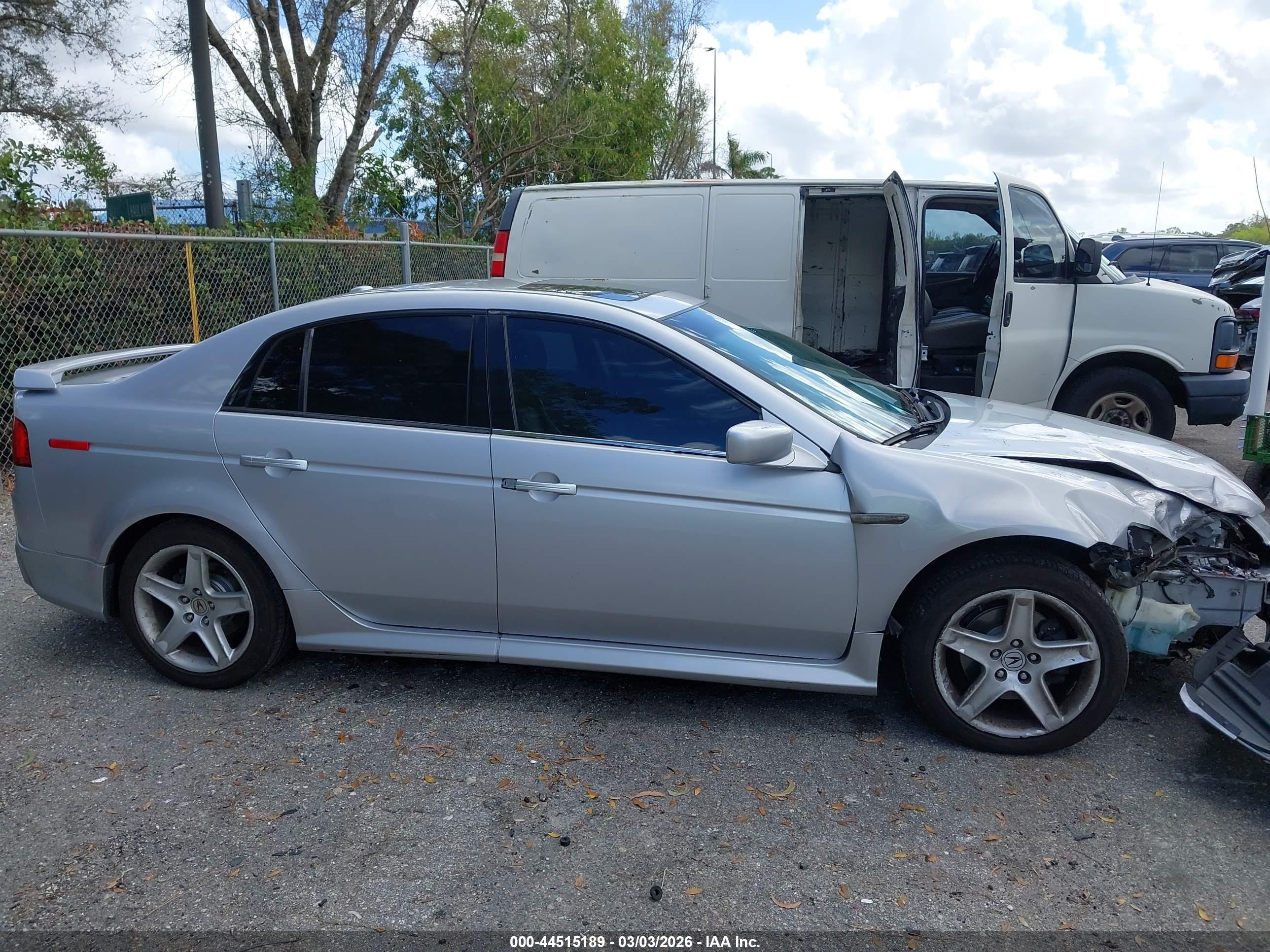 2004 Acura Tl   Silver vin: 19UUA66244A026077
