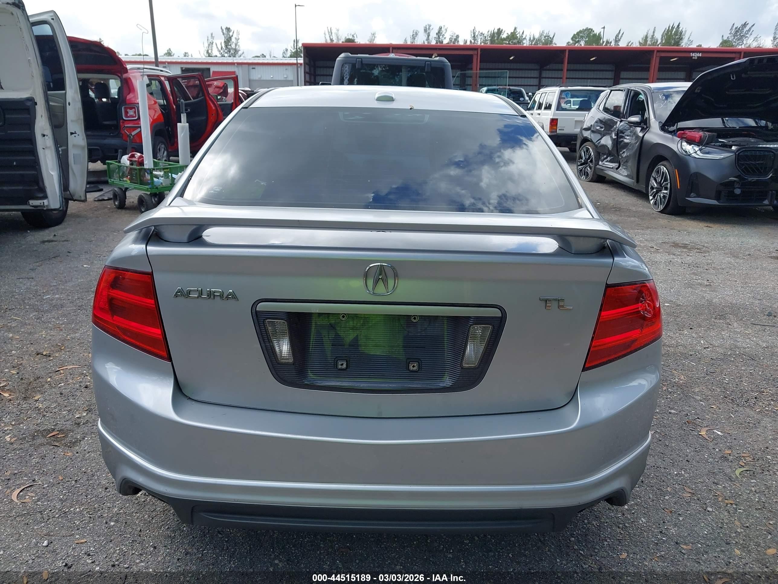 2004 Acura Tl   Silver vin: 19UUA66244A026077