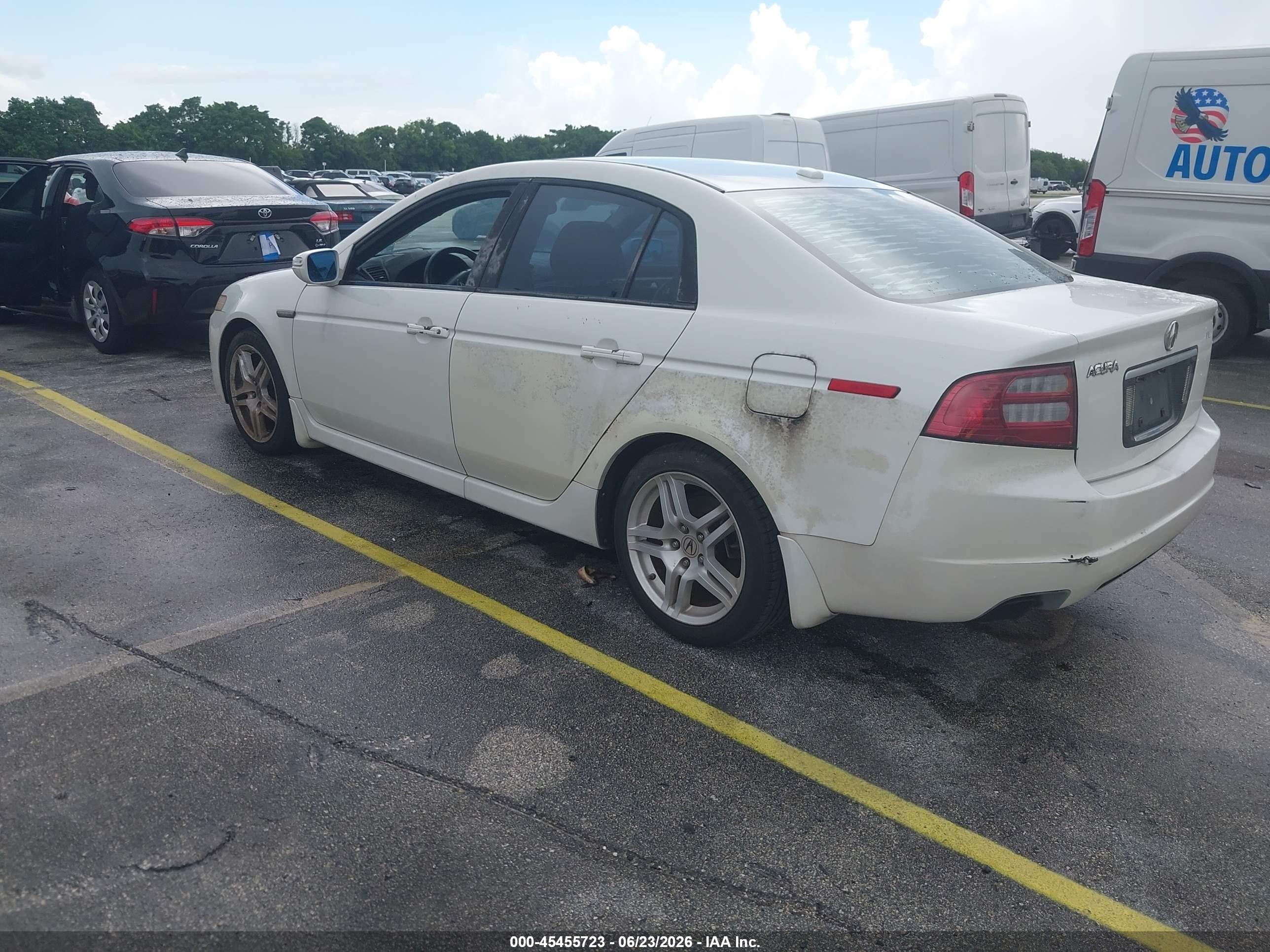 2008 Acura Tl   White vin: 19UUA66258A047526