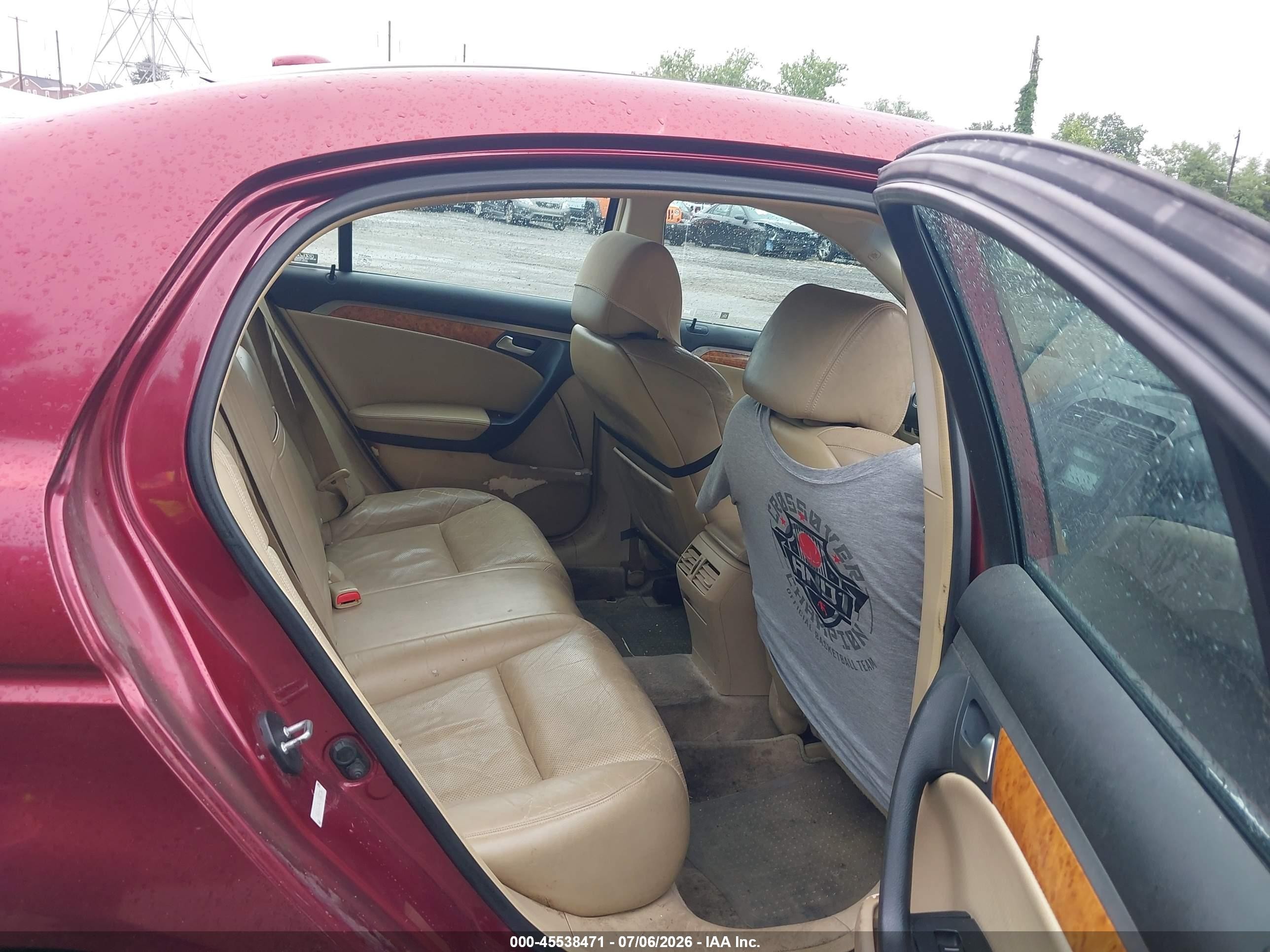 2005 Acura Tl   Red vin: 19UUA66265A002736